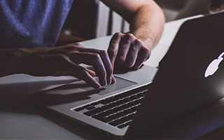 皇马对阵中，中场休息回来之后不久，球员心态出现明显波动逐步显现